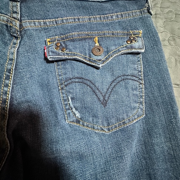 Woman’s Levi’s size 6M - Picture 5 of 6